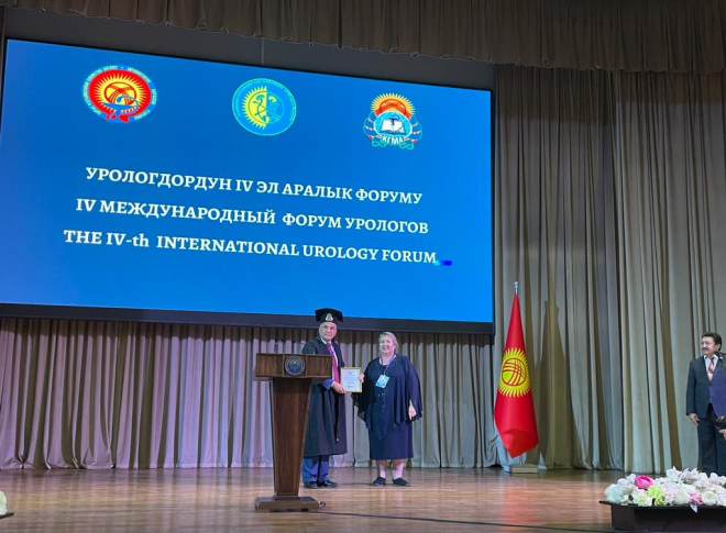 Kırgız Devlet Tıp Akademisi Fahri Profesörlük ödülü